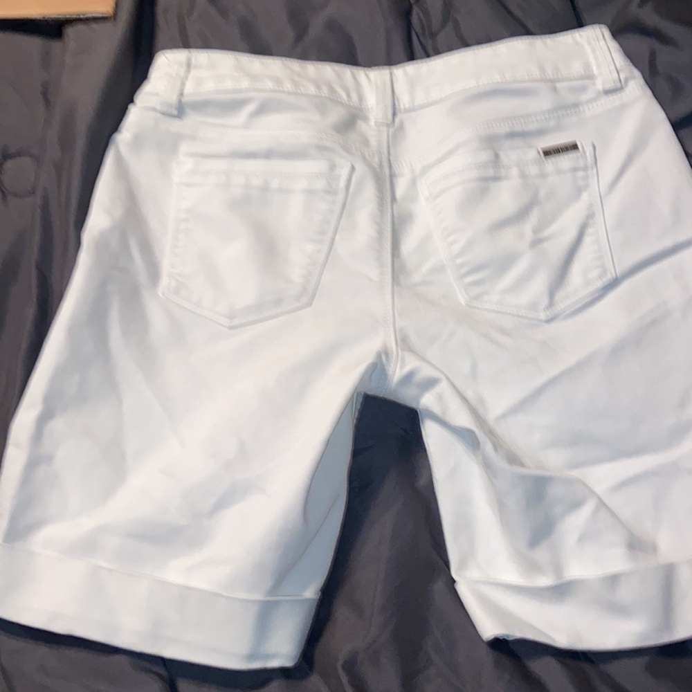 White House Black market Bermuda Short size 4. - Picture 2 of 6
